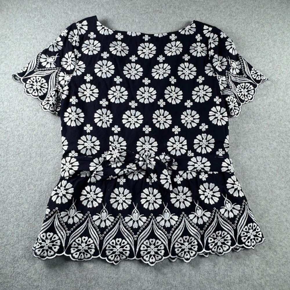 Talbots Navy White Floral Eyelet Peplum Top Bow Tie Waist Scallop Hem Size 8 - Picture 6 of 9